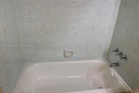 Condo in Greenacres, Florida, 2 bedrooms  № 1859794 - photo 11
