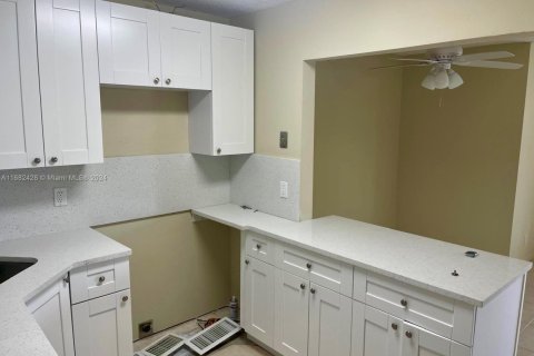 Condo in Greenacres, Florida, 2 bedrooms  № 1859794 - photo 4