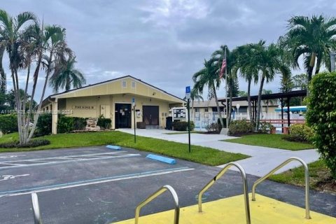 Condo in Greenacres, Florida, 2 bedrooms  № 1859794 - photo 15