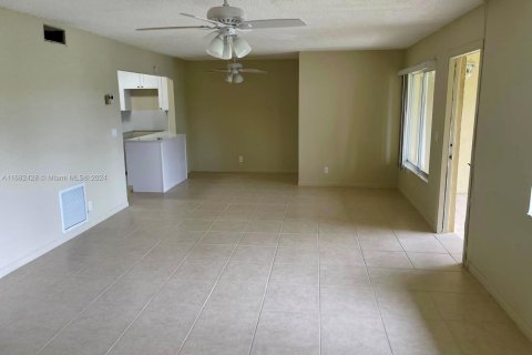 Condo in Greenacres, Florida, 2 bedrooms  № 1859794 - photo 5
