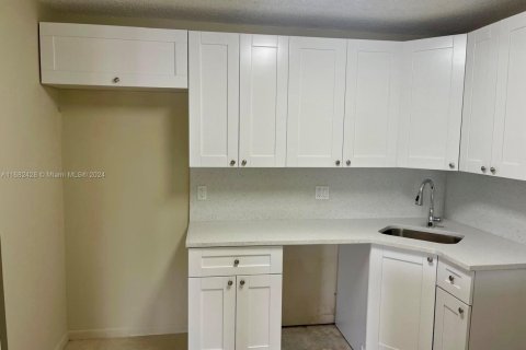 Condo in Greenacres, Florida, 2 bedrooms  № 1859794 - photo 3