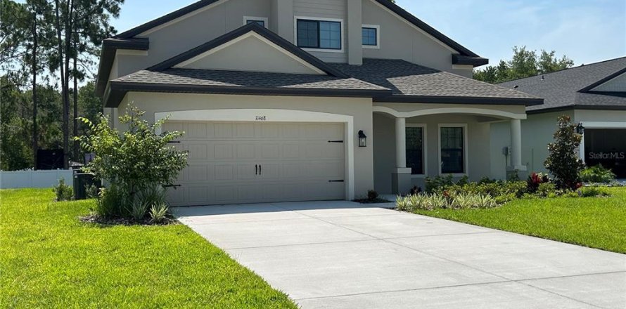 House in New Port Richey, Florida 4 bedrooms, 246.1 sq.m. № 1905006