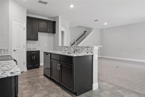 House in New Port Richey, Florida 4 bedrooms, 246.1 sq.m. № 1905006 - photo 12