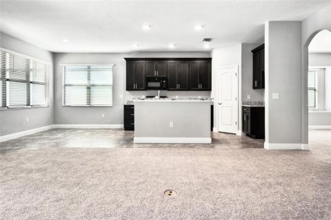 House in New Port Richey, Florida 4 bedrooms, 246.1 sq.m. № 1905006 - photo 11