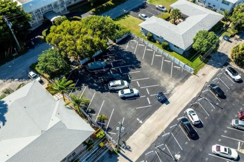 Propiedad comercial en venta en Fort Lauderdale, Florida № 1974435 - foto 2