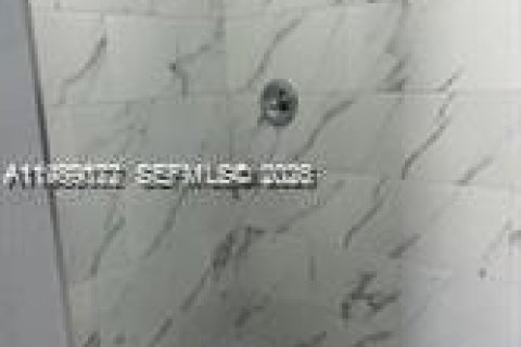 Снять в аренду коммерческую недвижимость в Майами, Флорида 1 спальня, 147.99м2, № 2053196 - фото 11