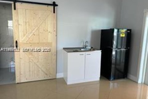 Снять в аренду коммерческую недвижимость в Майами, Флорида 1 спальня, 147.99м2, № 2053196 - фото 7