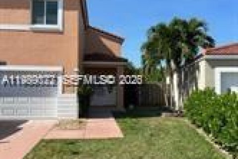Propiedad comercial en Miami, Florida 1 dormitorio, 147.99 m2 № 2053196