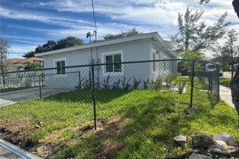 Снять в аренду виллу или дом в Майами, Флорида 3 спальни, № 2005861 - фото 4