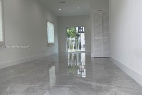 Снять в аренду виллу или дом в Майами, Флорида 3 спальни, № 2005861 - фото 7