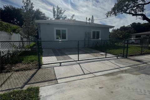 Снять в аренду виллу или дом в Майами, Флорида 3 спальни, № 2005861 - фото 6