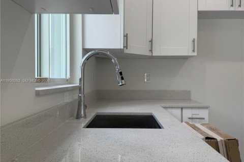 Снять в аренду виллу или дом в Майами, Флорида 3 спальни, № 2005861 - фото 10