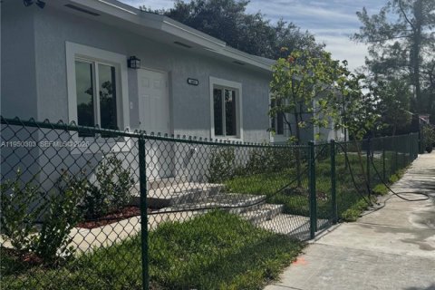 Снять в аренду виллу или дом в Майами, Флорида 3 спальни, № 2005861 - фото 3