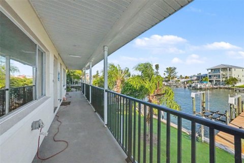 Villa ou maison à Madeira Beach, Floride 4 chambres, 240.8 m2 № 2373968