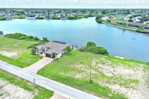 Terreno en venta en Cape Coral, Florida № 1836055 - foto 20