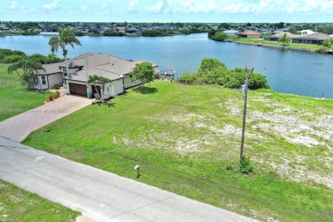 Terreno en venta en Cape Coral, Florida № 1836055 - foto 17