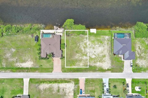Terreno en venta en Cape Coral, Florida № 1836055 - foto 2