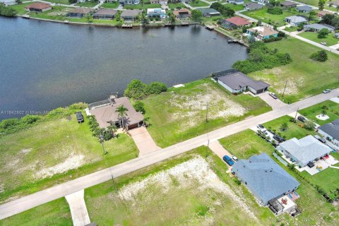 Terreno en venta en Cape Coral, Florida № 1836055 - foto 30