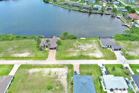 Terreno en venta en Cape Coral, Florida № 1836055 - foto 21