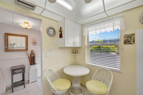 Condo in Margate, Florida, 2 bedrooms  № 1874841 - photo 15