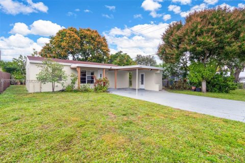 Casa en Oakland Park, Florida 3 dormitorios, 109.44 m2 № 2045135