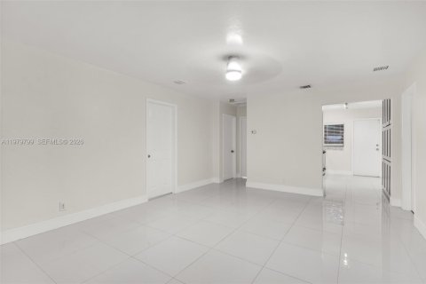 Casa en alquiler en Oakland Park, Florida, 3 dormitorios, 109.44 m2 № 2045135 - foto 4