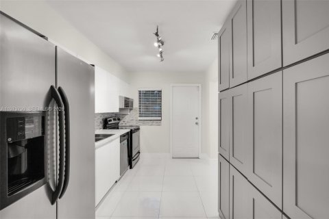 Casa en alquiler en Oakland Park, Florida, 3 dormitorios, 109.44 m2 № 2045135 - foto 8