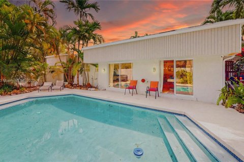 House in Miami, Florida 4 bedrooms, 143.26 sq.m. № 1965547 - photo 3