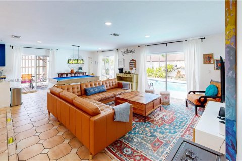 House in Miami, Florida 4 bedrooms, 143.26 sq.m. № 1965547 - photo 15