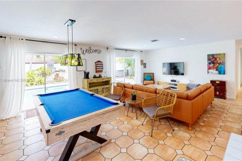 House in Miami, Florida 4 bedrooms, 143.26 sq.m. № 1965547 - photo 22