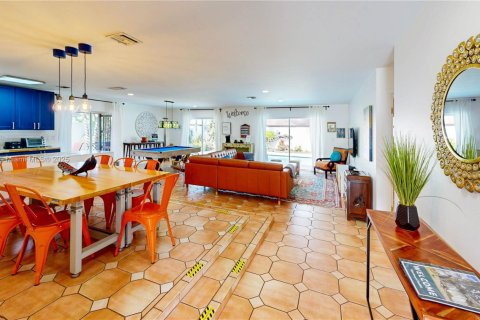 House in Miami, Florida 4 bedrooms, 143.26 sq.m. № 1965547 - photo 10