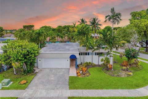 House in Miami, Florida 4 bedrooms, 143.26 sq.m. № 1965547 - photo 2