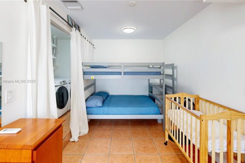 House in Miami, Florida 4 bedrooms, 143.26 sq.m. № 1965547 - photo 24