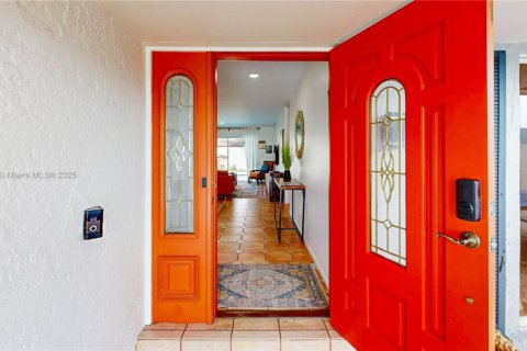 House in Miami, Florida 4 bedrooms, 143.26 sq.m. № 1965547 - photo 9