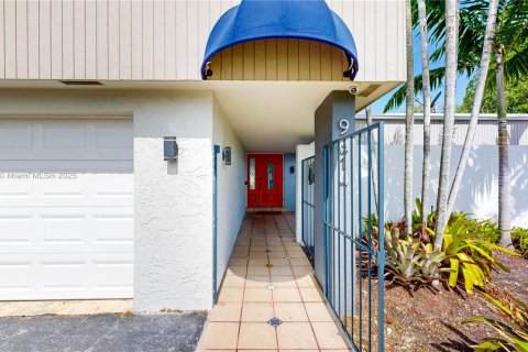 House in Miami, Florida 4 bedrooms, 143.26 sq.m. № 1965547 - photo 5