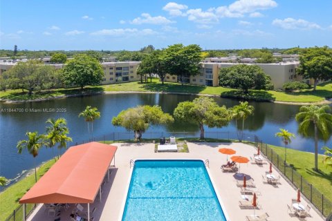 Copropriété à vendre à Tamarac, Floride: 2 chambres, 99.41 m2 № 1842422 - photo 30