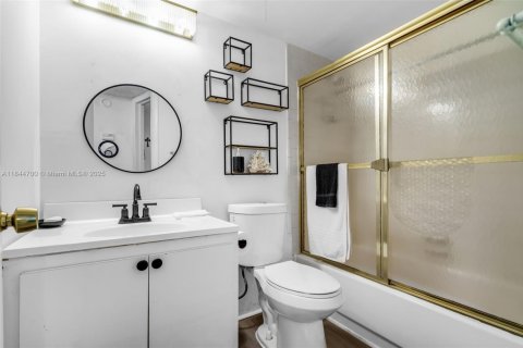 Copropriété à vendre à Tamarac, Floride: 2 chambres, 99.41 m2 № 1842422 - photo 16