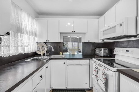 Copropriété à vendre à Tamarac, Floride: 2 chambres, 99.41 m2 № 1842422 - photo 4