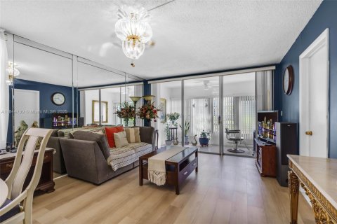 Copropriété à vendre à Tamarac, Floride: 2 chambres, 99.41 m2 № 1842422 - photo 10