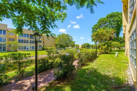 Copropriété à vendre à Tamarac, Floride: 2 chambres, 99.41 m2 № 1842422 - photo 26
