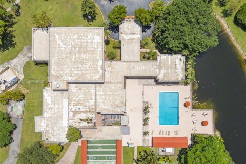 Copropriété à vendre à Tamarac, Floride: 2 chambres, 99.41 m2 № 1842422 - photo 28