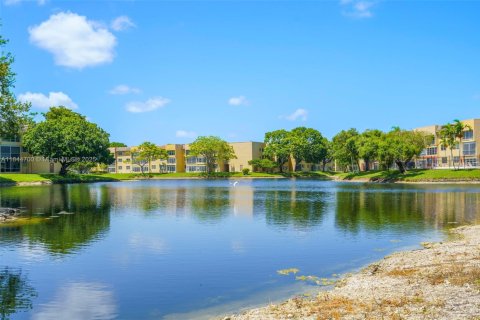 Copropriété à vendre à Tamarac, Floride: 2 chambres, 99.41 m2 № 1842422 - photo 27