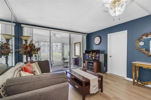 Copropriété à vendre à Tamarac, Floride: 2 chambres, 99.41 m2 № 1842422 - photo 11