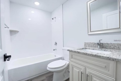 Casa en alquiler en DeLand, Florida, 3 dormitorios, 119.84 m2 № 1877134 - foto 4