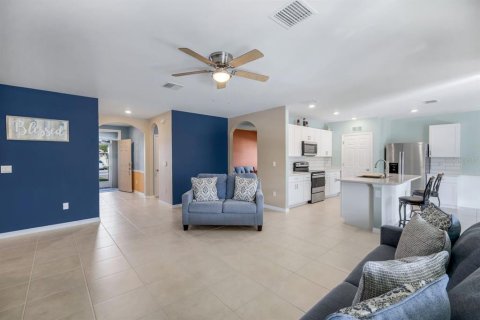 House in Punta Gorda, Florida 3 bedrooms, 212.93 sq.m. № 1780794 - photo 8