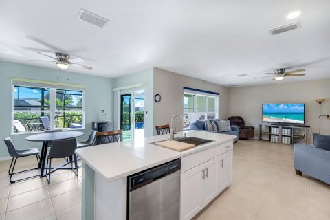 House in Punta Gorda, Florida 3 bedrooms, 212.93 sq.m. № 1780794 - photo 15