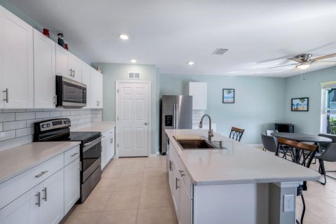 House in Punta Gorda, Florida 3 bedrooms, 212.93 sq.m. № 1780794 - photo 12