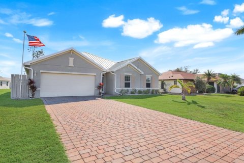 House in Punta Gorda, Florida 3 bedrooms, 212.93 sq.m. № 1780794 - photo 1
