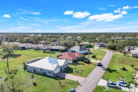 House in Punta Gorda, Florida 3 bedrooms, 212.93 sq.m. № 1780794 - photo 6
