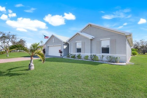 House in Punta Gorda, Florida 3 bedrooms, 212.93 sq.m. № 1780794 - photo 2